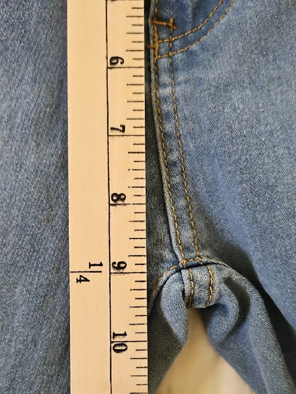 Between Us Light Wash Skinny Jeans - Size 9 - Picture 4 of 7